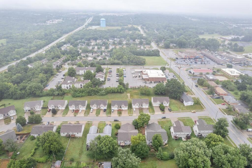 Beautiful Townhome, 11 Minutes To Downtown, Kcmo. Kansas City Extérieur photo