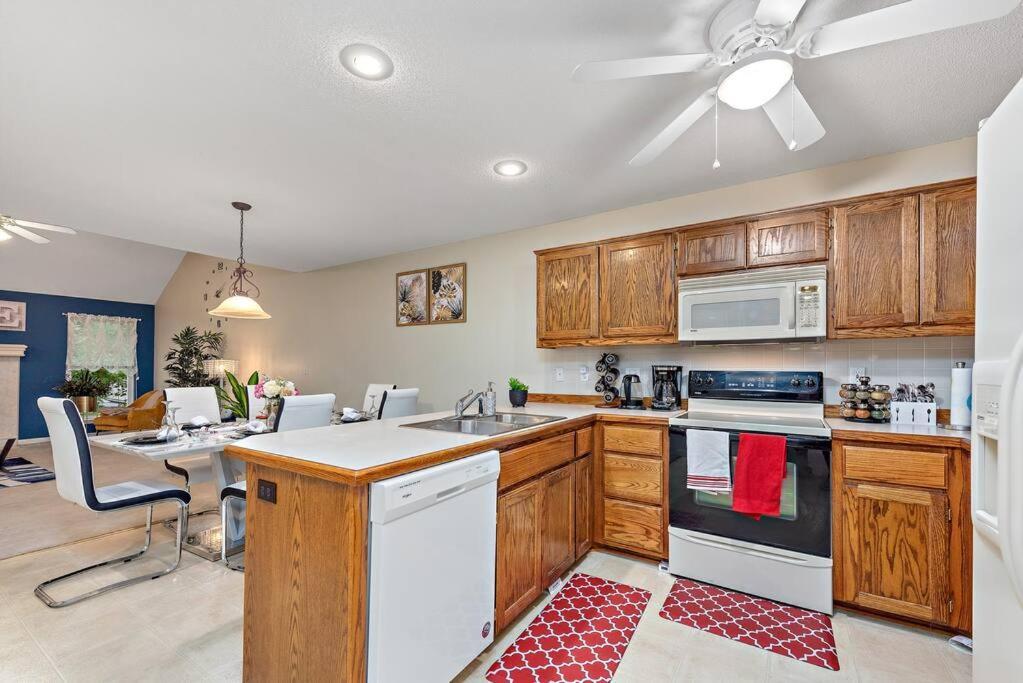 Beautiful Townhome, 11 Minutes To Downtown, Kcmo. Kansas City Extérieur photo