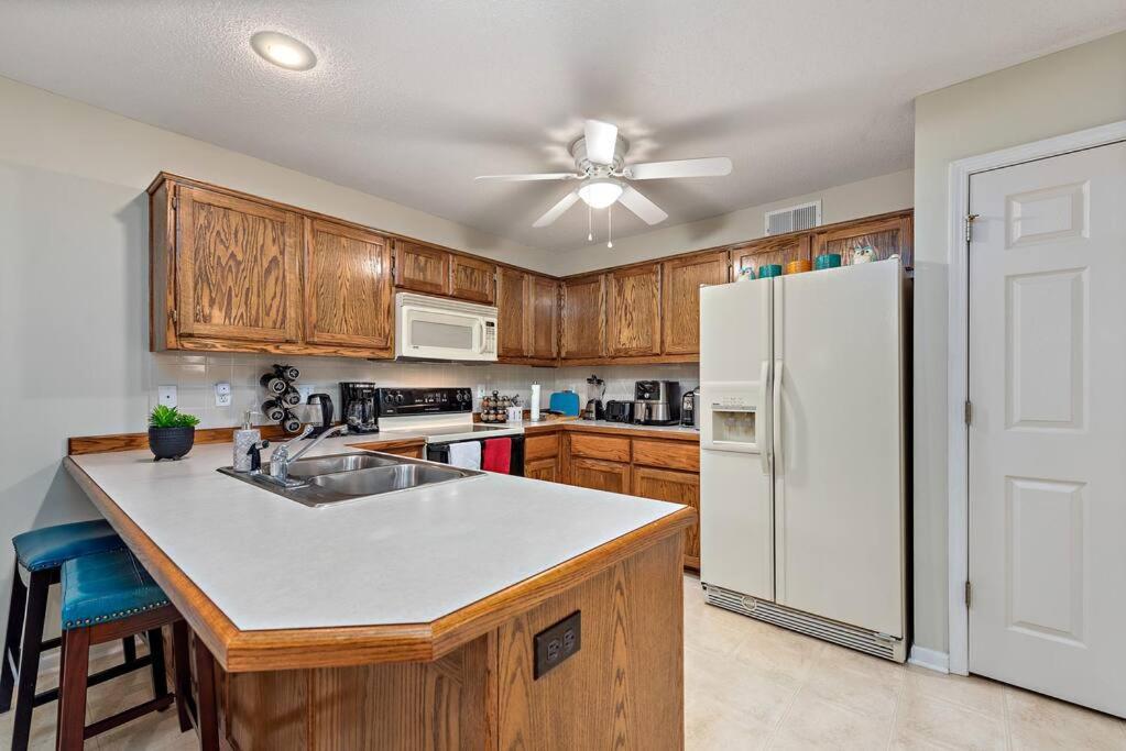 Beautiful Townhome, 11 Minutes To Downtown, Kcmo. Kansas City Extérieur photo